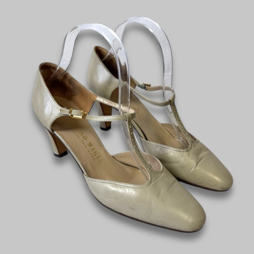 Vintage Bruno Magli Women's Cream T-Strap Y2K 90s Round Toe Heels Size 37 1/2